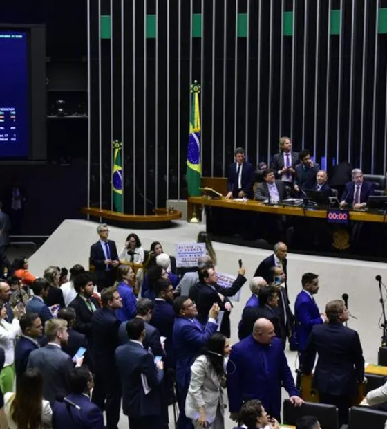 Câmara aprova reforma tributária em 1º turno com placar de 382 votos a 118