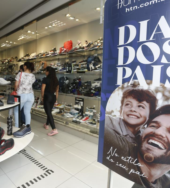 Perfumes, roupas e smartphones lideram a lista de presentes para o Dia dos Pais