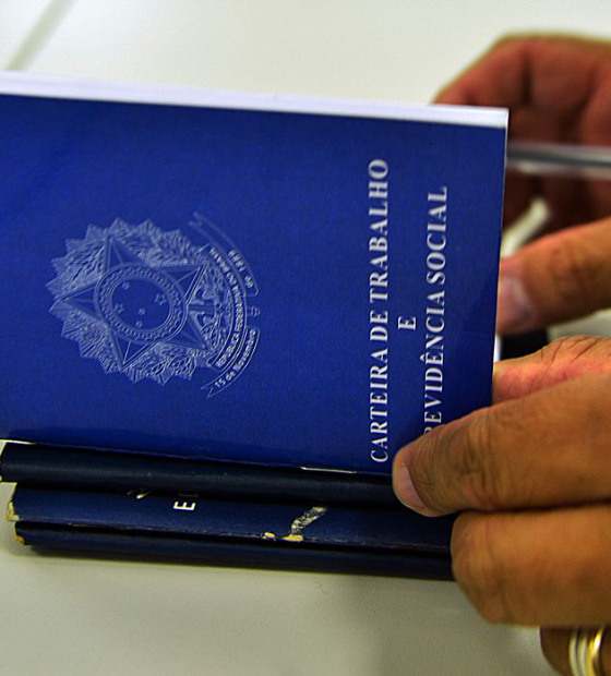 Desemprego cai a 8% e atinge menor taxa no segundo trimestre desde 2014