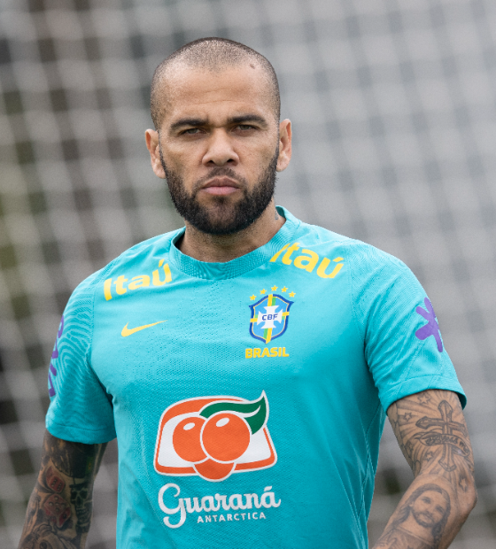 Daniel Alves desiste de novo recurso e quer 'acelerar' seu julgamento na Espanha