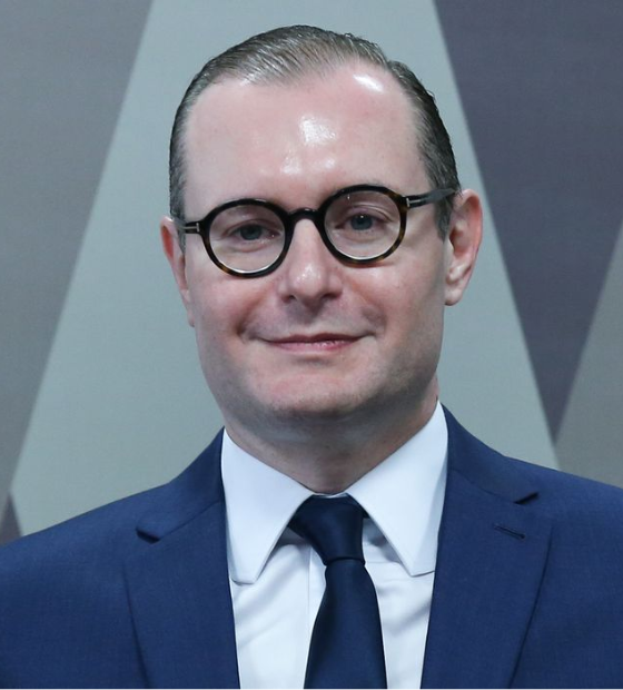 Zanin toma posse no cargo de ministro do STF 