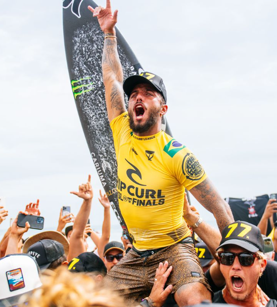 Filipinho é bicampeão e dá ao Brasil o 7º título do Circuito Mundial de Surfe