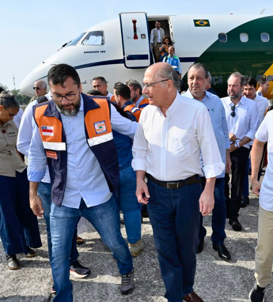 Comitiva em Manaus anuncia obras de dragagem e reforço de brigadistas