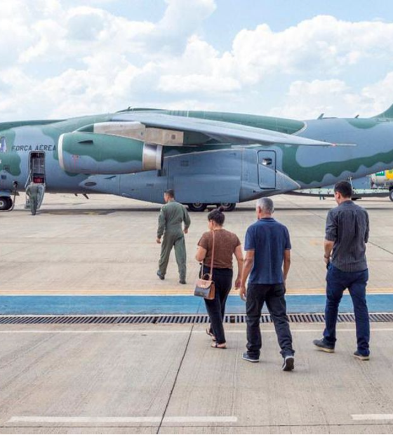 Terceiro avião trazendo brasileiros de Israel chega ao Brasil 