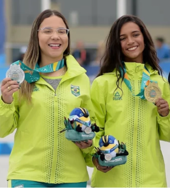 Brasil ganha 2 ouros e 6 medalhas na natação no 1º dia do Pan de Santiago