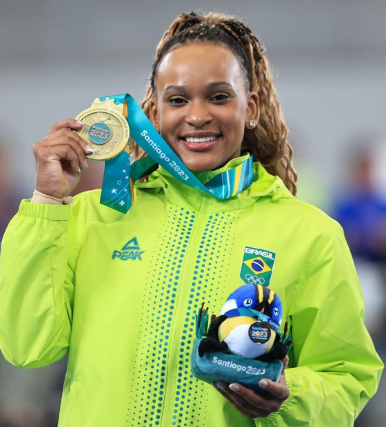 Rebeca brilha no salto e garante mais um ouro para o Brasil em noite cheia de medalhas na ginástica