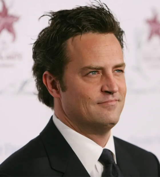 Morre Matthew Perry, aos 54 anos, ator que ficou famoso pela série Friends