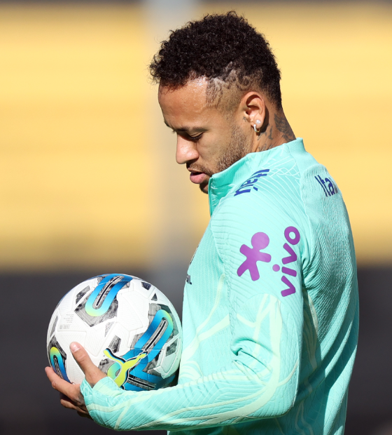 Neymar tem boa evolução da cirurgia no joelho esquerdo e pode ter alta neste sábado