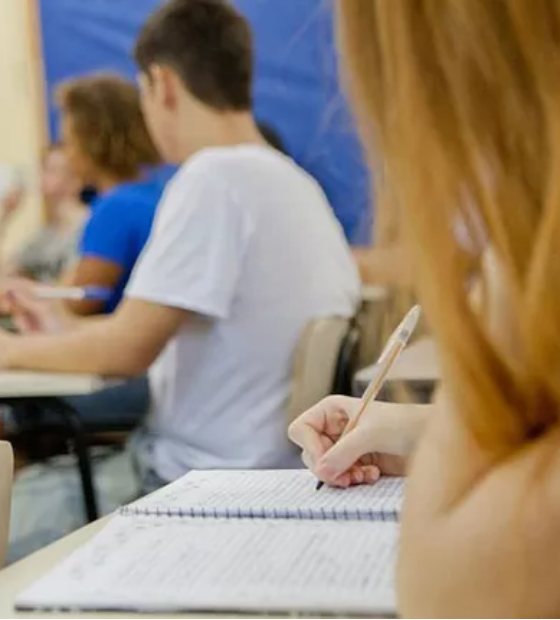Estudantes do ensino médio terão poupança para permanecer na escola
