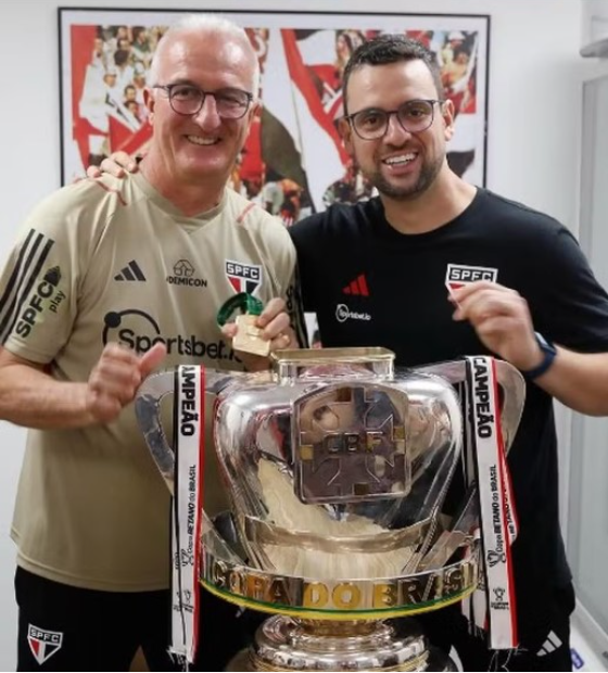 Dorival Júnior repete Tite e vai ter o filho como auxiliar na seleção brasileira