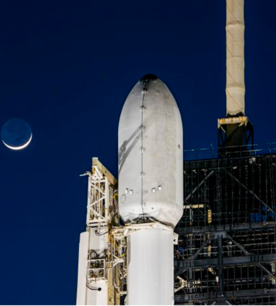 Com apoio da Nasa, SpaceX lança módulo de pouso lunar de empresa privada