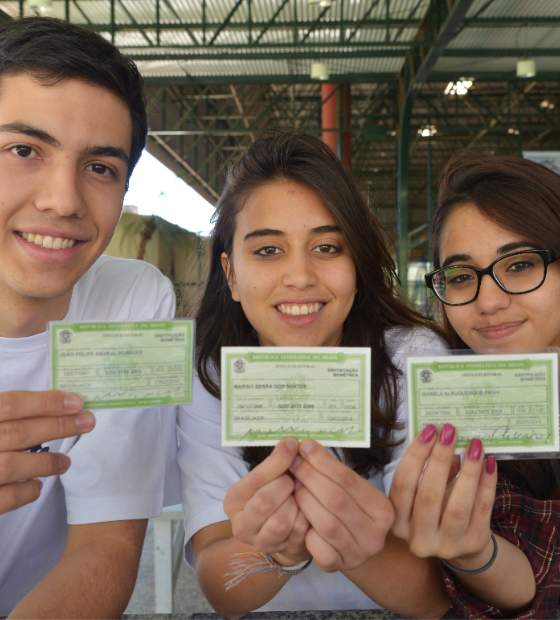 Quem completar 18 anos entre o 1º e o 2º turno das eleições é obrigado a votar?