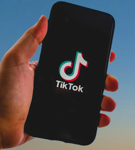 TikTok é multado na Itália por não impedir disseminação de conteúdo prejudicial