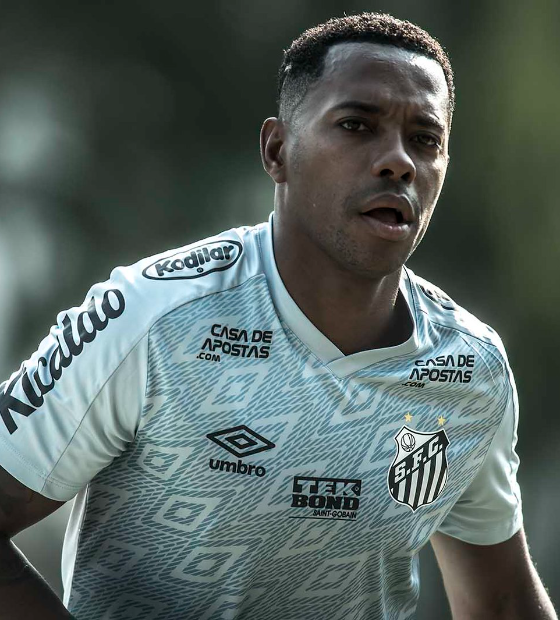 À espera de respostas do STF, defesa de Robinho tenta recurso no STJ