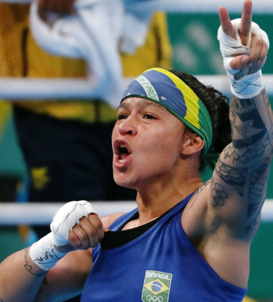 Medalhista olímpica, Bia Ferreira derrota argentina e é campeã mundial no boxe profissional