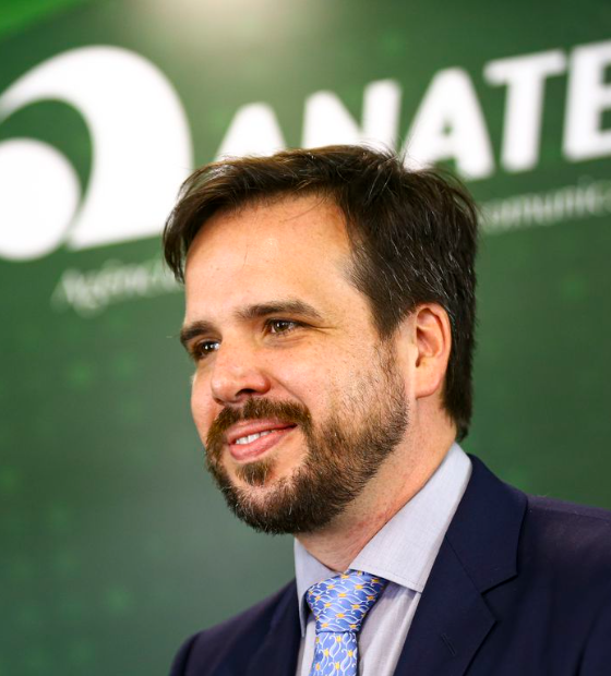 De olho nas eleições, presidente da Anatel quer que órgão regule plataformas digitais