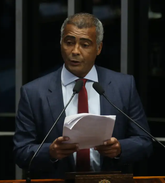 Romário nega acusações de envolvimento em caso de corrupção e chama delator de 'safado'