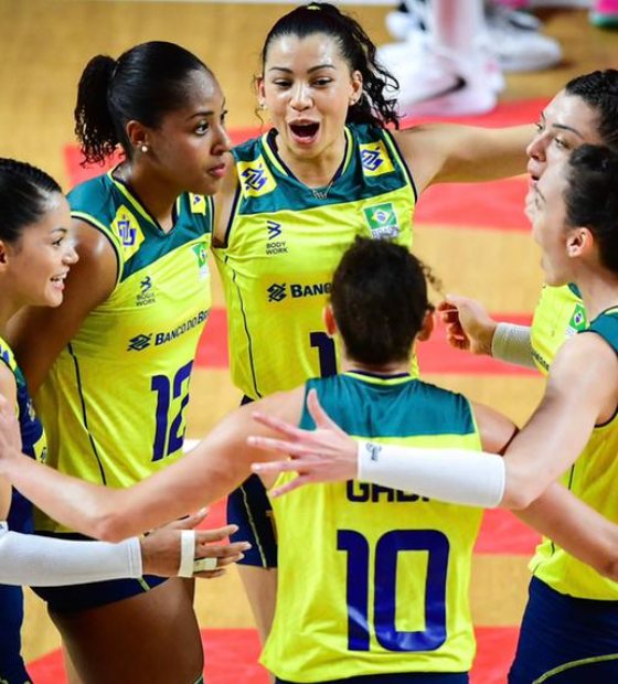 Seleção feminina de vôlei arrasa Turquia e conquista feito inédito na Liga das Nações