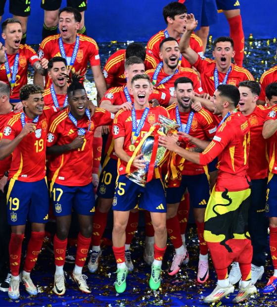 Espanha derrota a Inglaterra na final e conquista o seu quarto título da Eurocopa