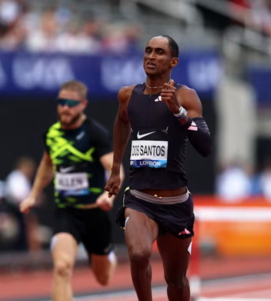 Alison dos Santos vence os 400 metros com barreiras na etapa de Londres da Diamond League