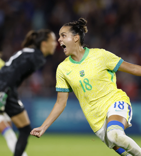 Seleção feminina marca no fim, despacha França e vai à semi contra Espanha