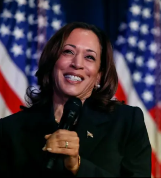 Kamala Harris é formalmente nomeada candidata do Partido Democrata