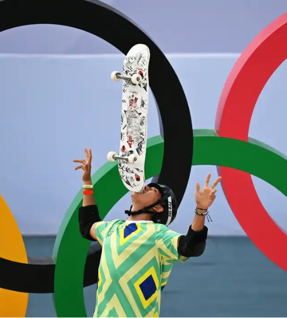 Augusto Akio faz manobra espetacular e conquista o bronze no skate park