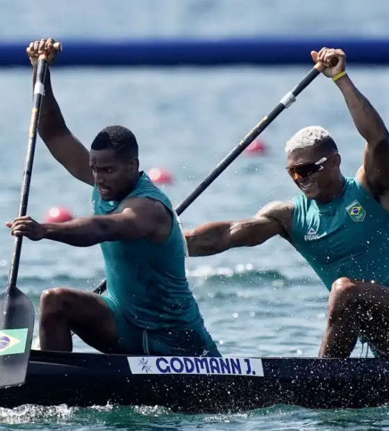 Isaquias Queiroz e Jacky Godmann ficam na 8ª posição em final da canoagem 