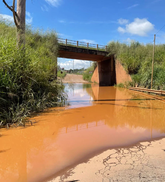 Reincidência: vazamento de tubulação da Vale interdita ponte em Brumadinho
