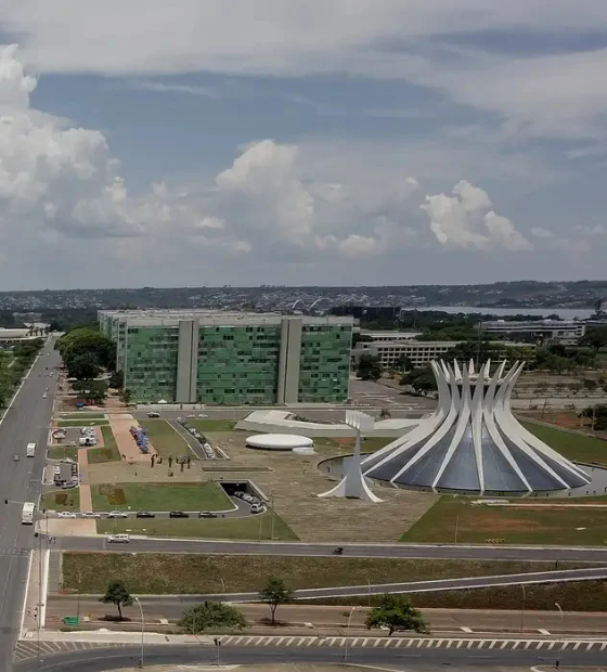 Policiamento na Praça dos Três Poderes é reforçado para motociata com Bolsonaro