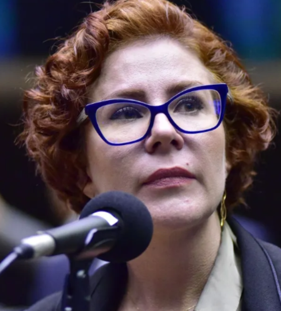 Laudo médico aponta que Zambelli pode seguir detida e ser extraditada