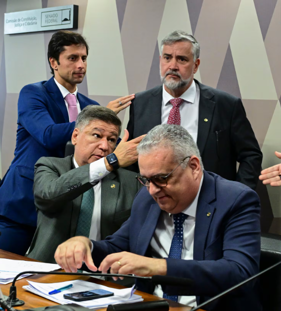 Relator da CPI da INSS ameaça dar voz de prisão a delegado da PF em reunião secreta