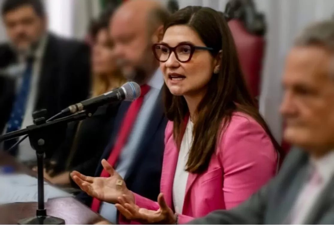 Filha do ministro Edson Fachin é atacada e recebe cusparada em universidade no PR