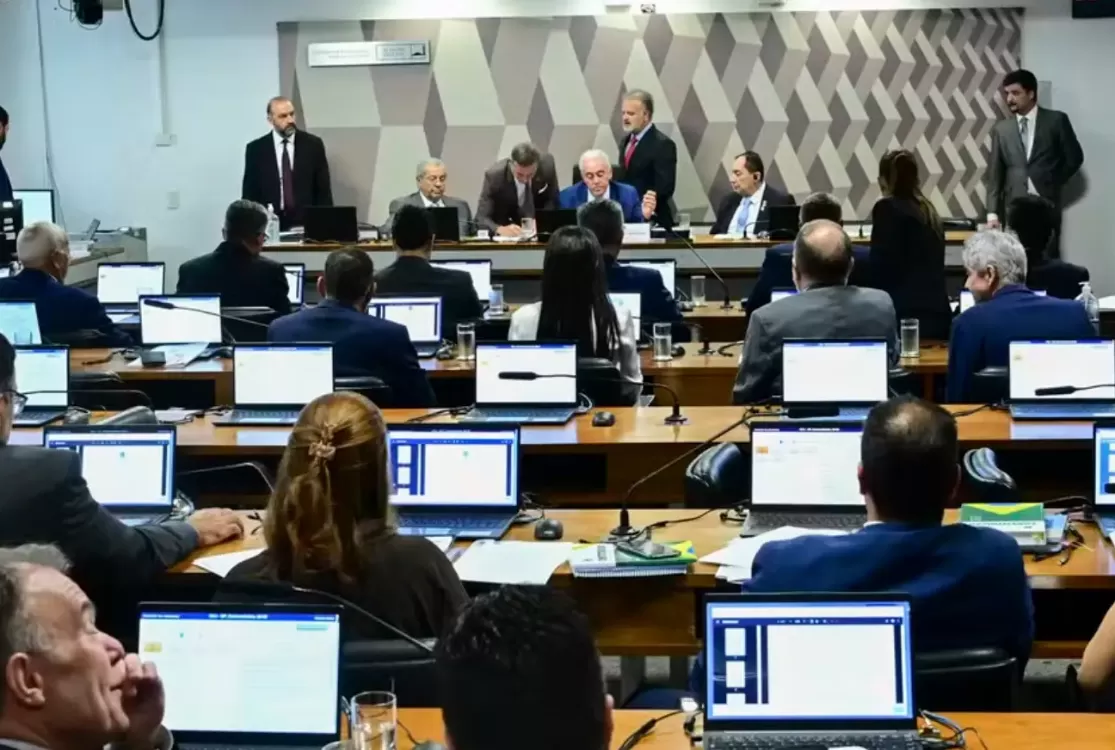 CCJ do Senado rejeita PEC da Blindagem por unanimidade e enterra projeto