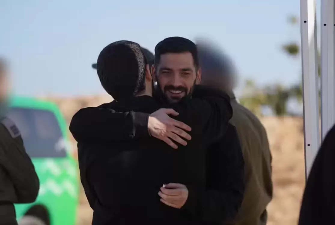 Após dois anos de guerra, Hamas devolve a Israel 20 reféns vivos