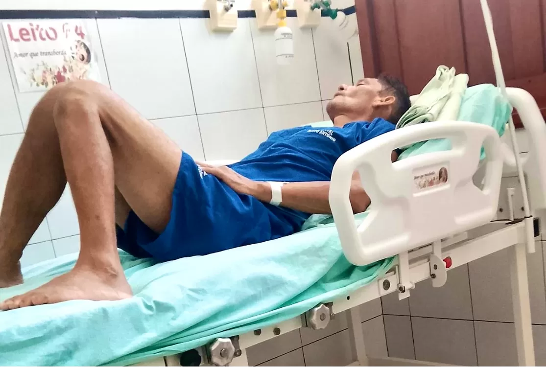 Homem aguarda socorro há mais de 4 dias no hospital 'sucateado' de Alenquer-PA