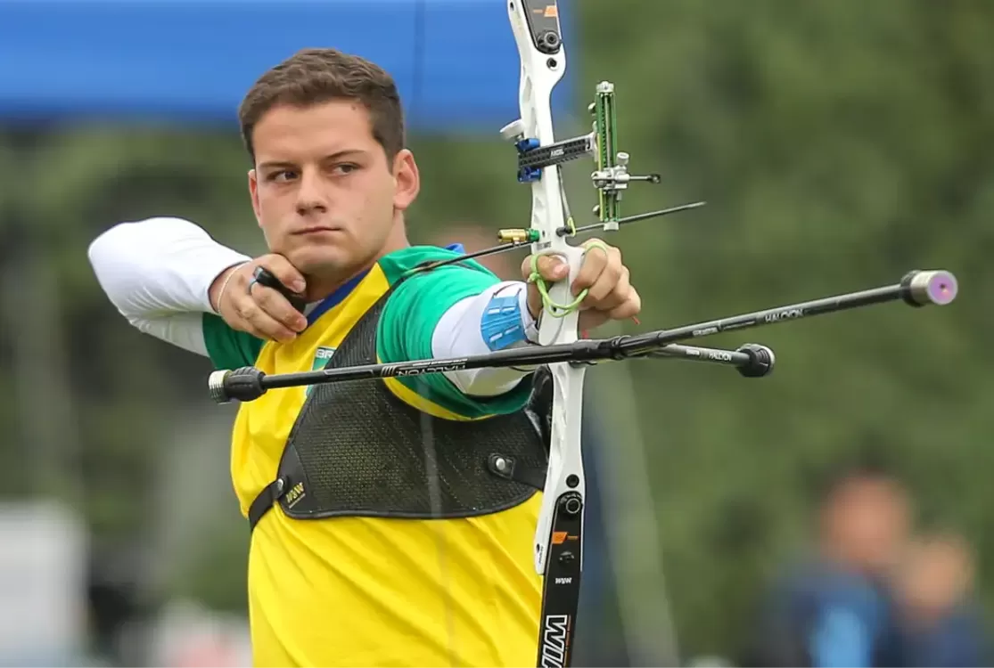 Marcus D'Almeida conquista a medalha de prata no Finals de tiro com arco na China