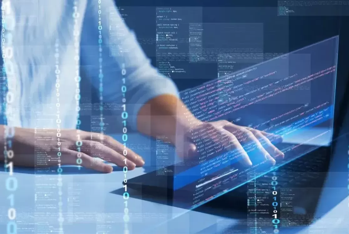 Curso gratuito vai ensinar programação low-code com IA para brasileiros