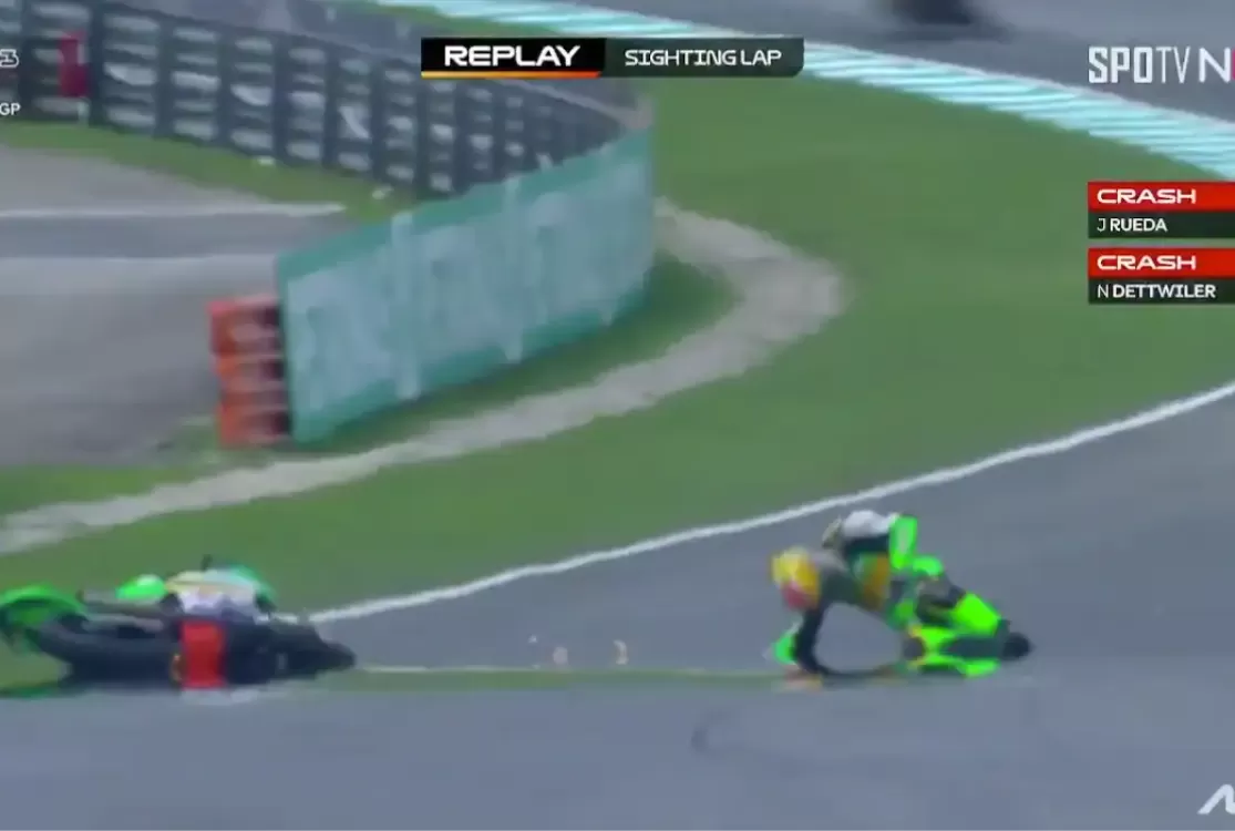 Piloto sofre múltiplas paradas cardíacas e fratura exposta após grave acidente na Moto3