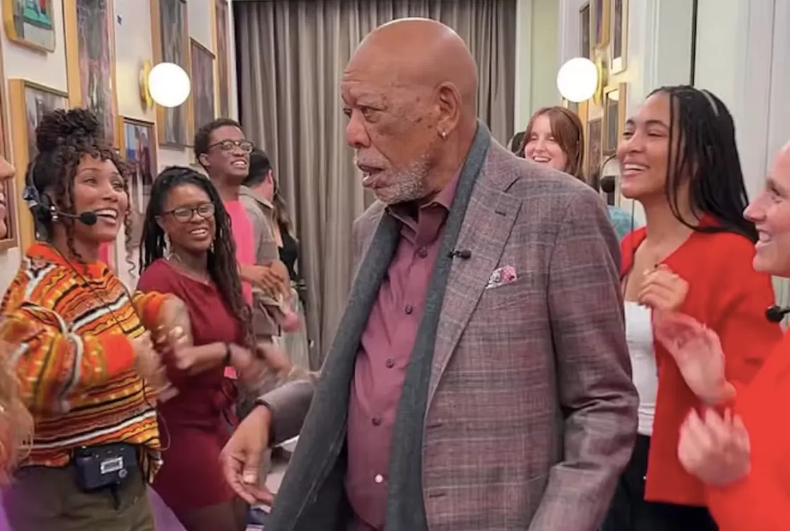 Morgan Freeman aparece na TV com sinais de fragilidade física e confusão mental