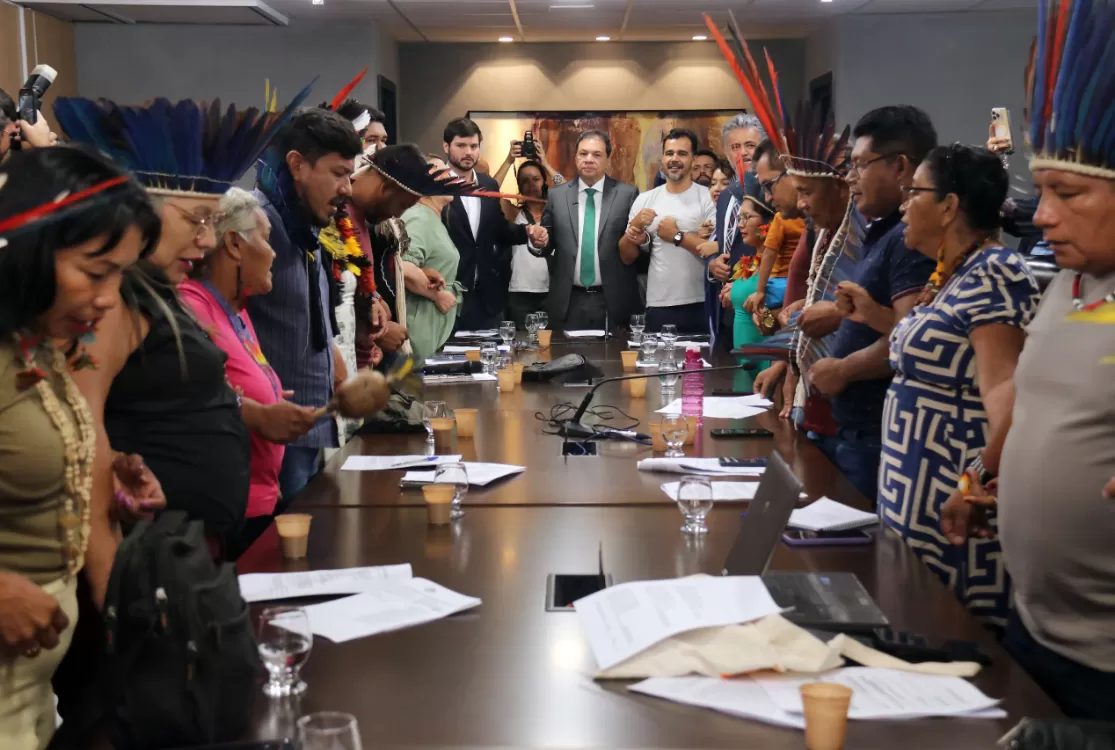 Deputado Chicão, presidente da Alepa, conduz reunião com lideranças indígenas