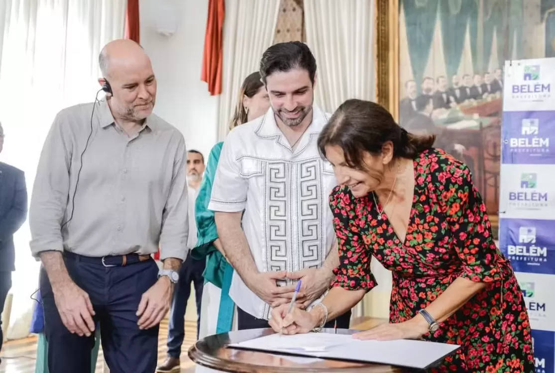 Prefeitos de Belém e de Paris assinam acordo de cooperação para projetos sustentáveis