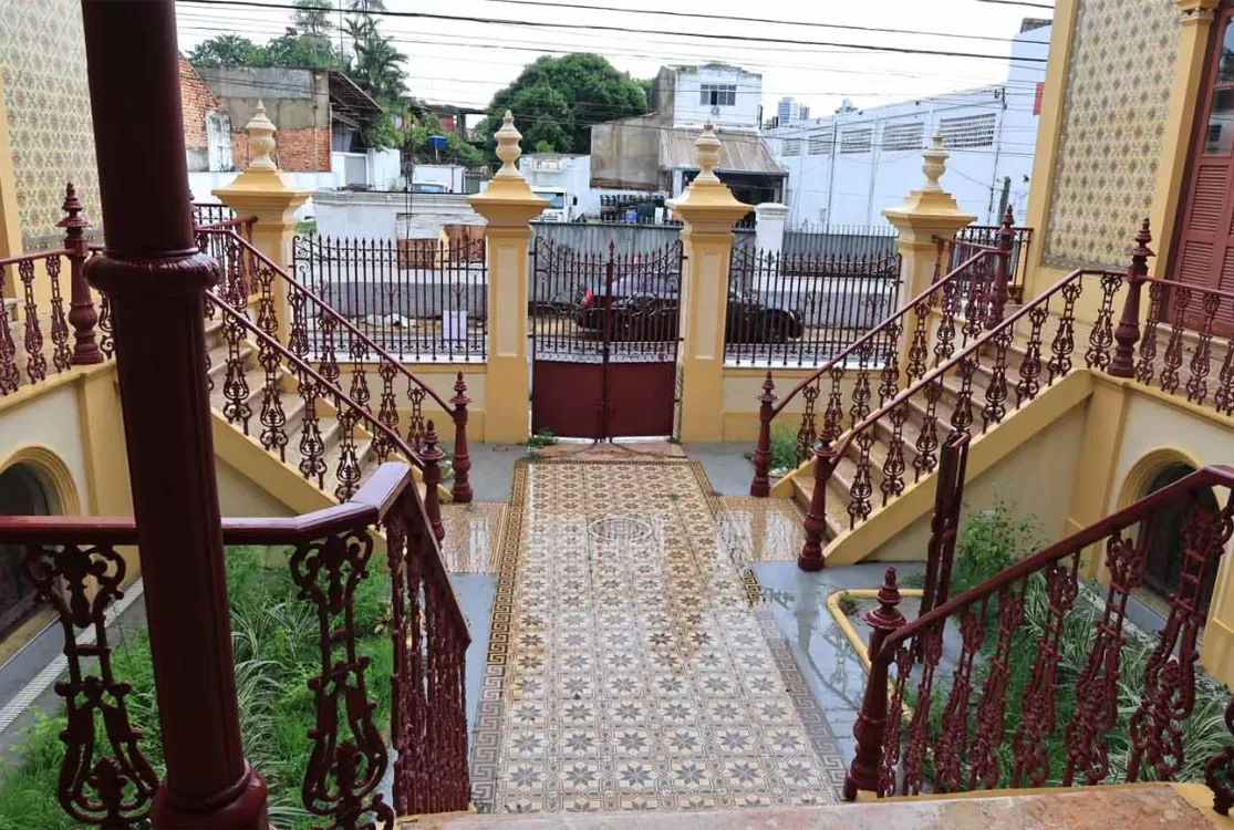Palacete Pinho troca história pela pista de dança, mas MP pede lista de convidados