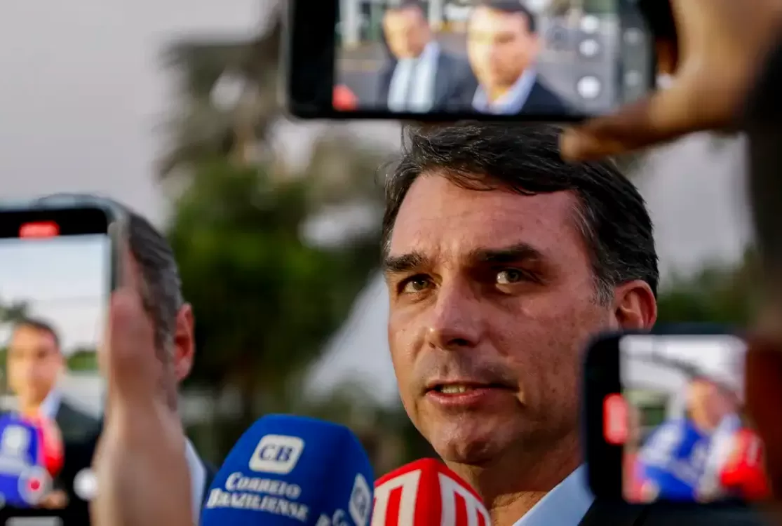 Alexandre de Moraes autoriza a visita dos filhos de Bolsonaro na PF