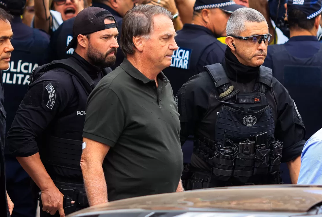 PL suspende salário e atividades de Bolsonaro após cumprimento de pena na prisão