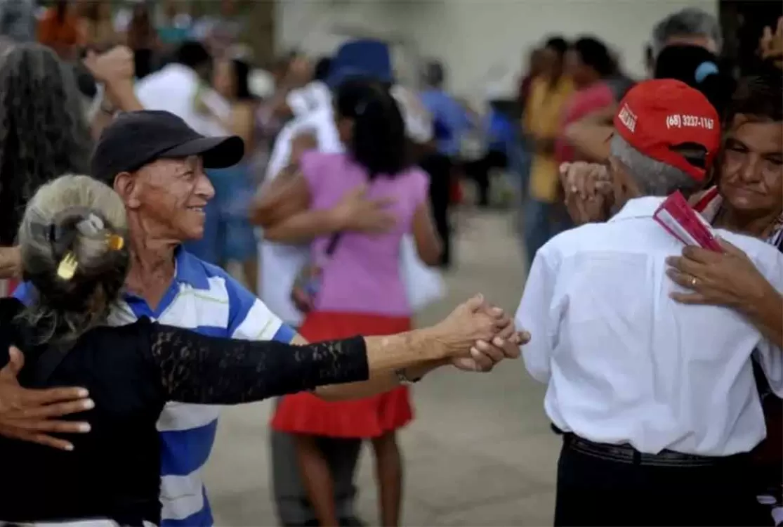 Expectativa de vida no País sobe para 76,6 anos; mulheres seguem vivendo mais