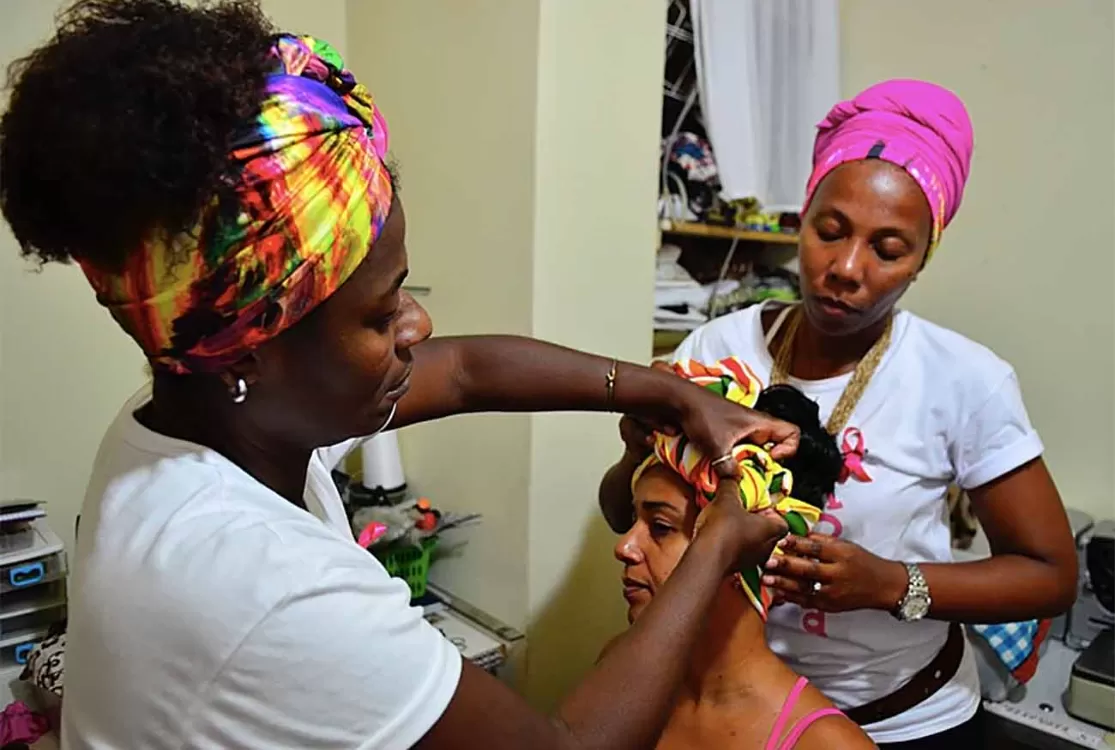 Estudo aponta que negros até chegam à universidade, não ao mercado de trabalho