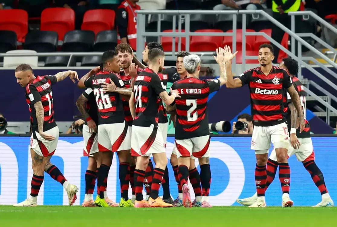 Flamengo explora bola parada e zagueiros para vencer Pyramids e pegar PSG na final