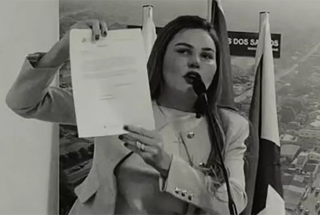 Justiça suspende manobra que previa empossar suplente; Tati volta ao cargo.