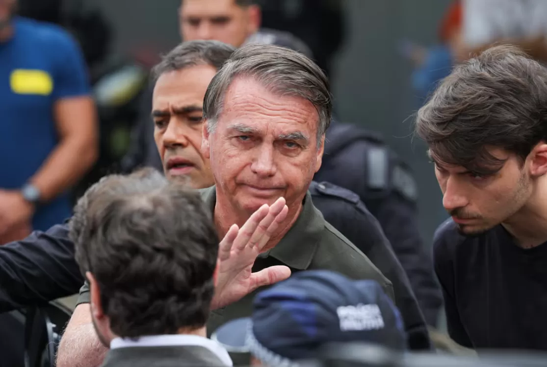 Bolsonaro é submetido a nova cirurgia para, desta vez, tratar crise de soluço